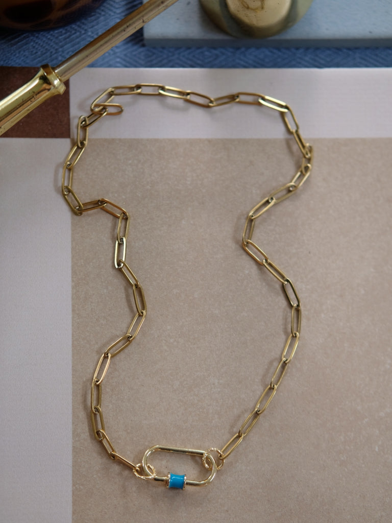 Holiday x 12 - Mikana