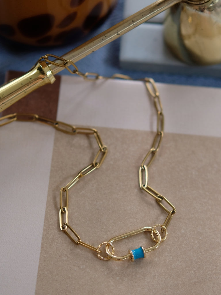 Holiday x 12 - Mikana