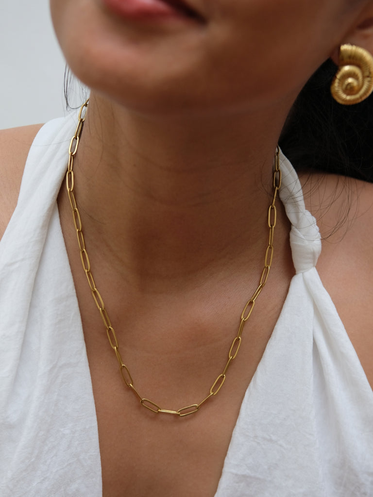 Holiday x 12 - Mikana